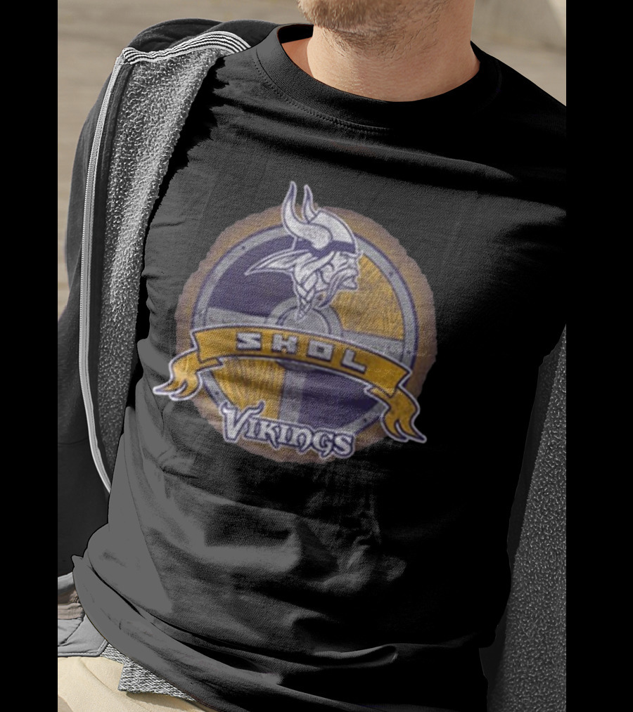 Minnesota Vikings Skol Shield Logo Vintage Emblem T-Shirt