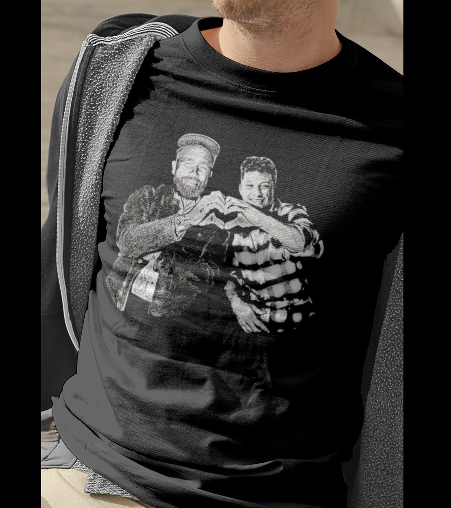 Nice Travis Kelce Hand Love Patrick Mahomes T-Shirt