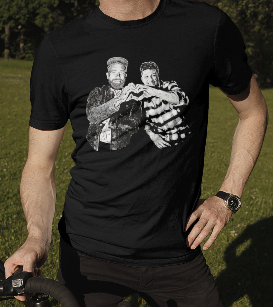 Nice Travis Kelce Hand Love Patrick Mahomes T-Shirt