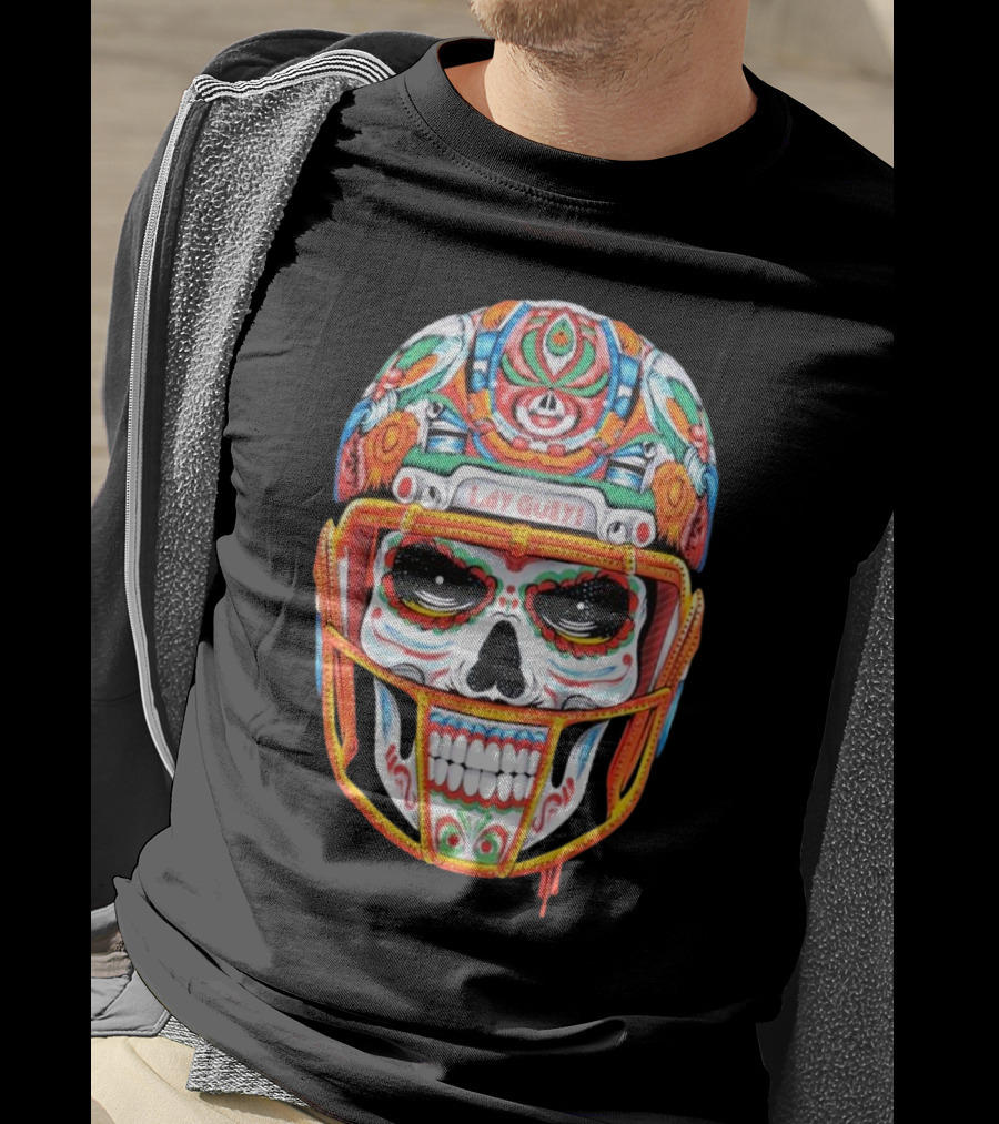 Primera De 10 ¡Ay Güey! Colorful Skull Football Helmet T-Shirt