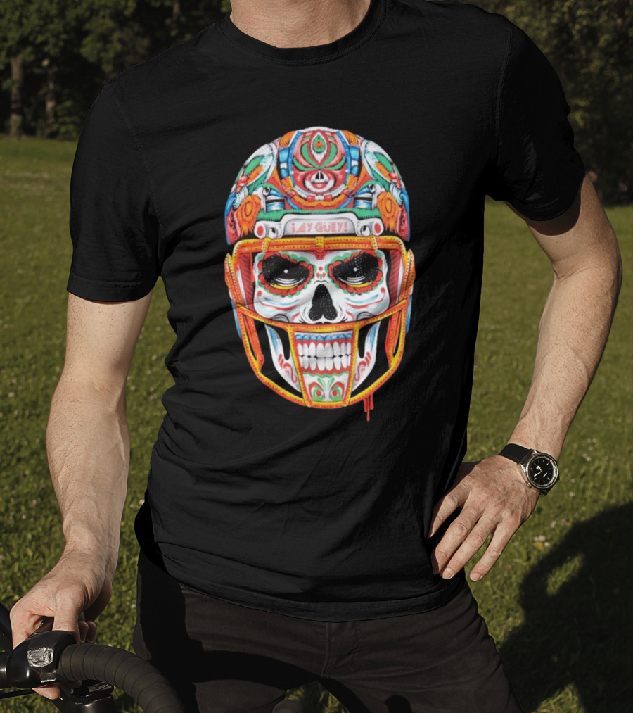 Primera De 10 ¡Ay Güey! Colorful Skull Football Helmet T-Shirt