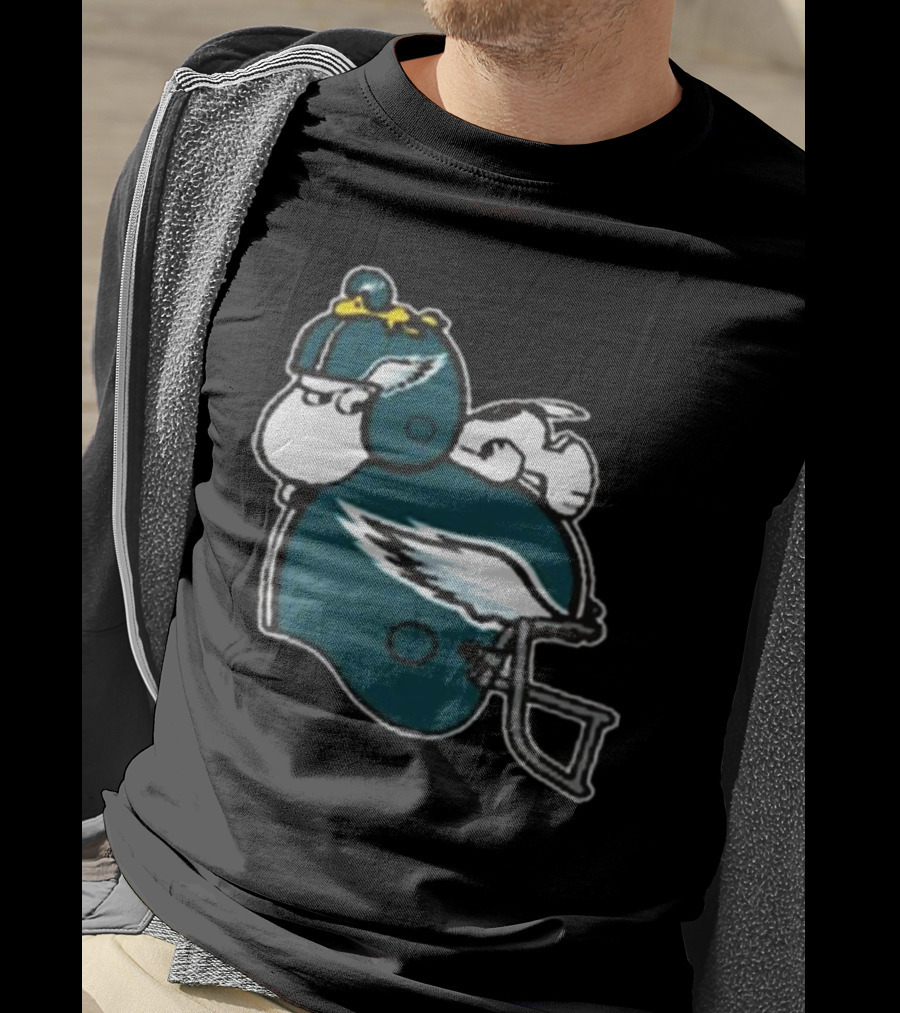 Snoopy Woodstock Relaxing Philadelphia Eagles Football Helmet T-Shirt