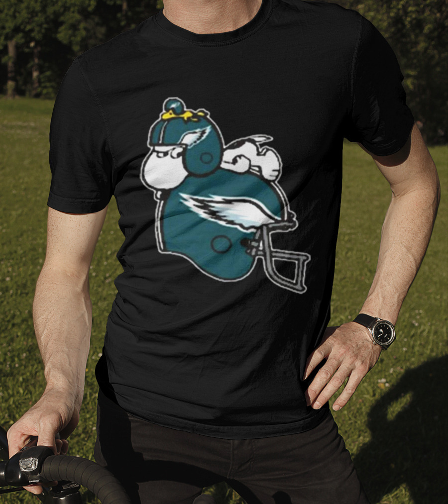 Snoopy Woodstock Relaxing Philadelphia Eagles Football Helmet T-Shirt
