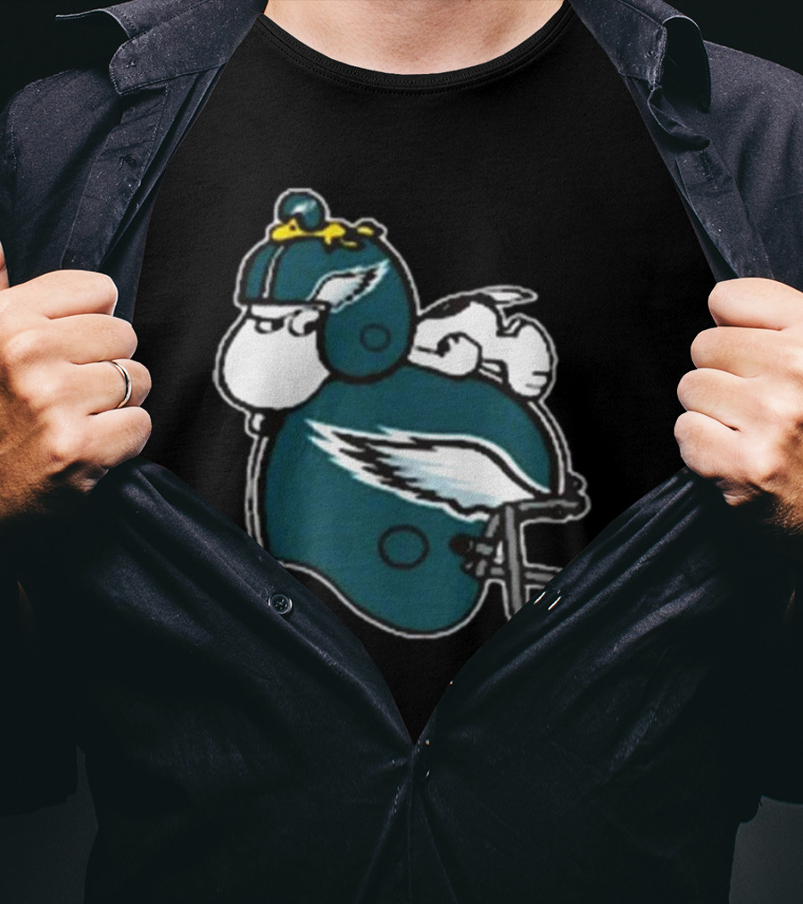 Snoopy Woodstock Relaxing Philadelphia Eagles Football Helmet T-Shirt