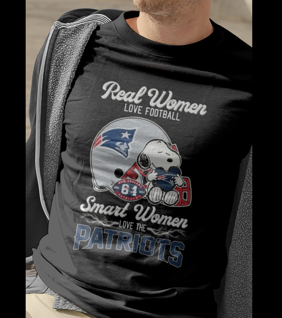 Real Women Love Football Smart Women Love The Patriots Snoopy Patriots Helmet T-Shirt