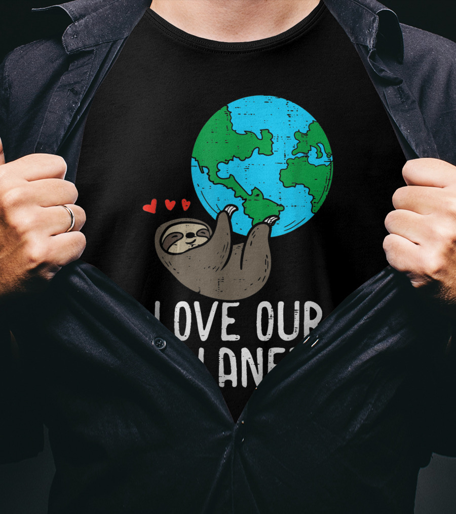 Love Our Planet Sloth Hanging Earth Day Cute Men Hearts Earth T-Shirt