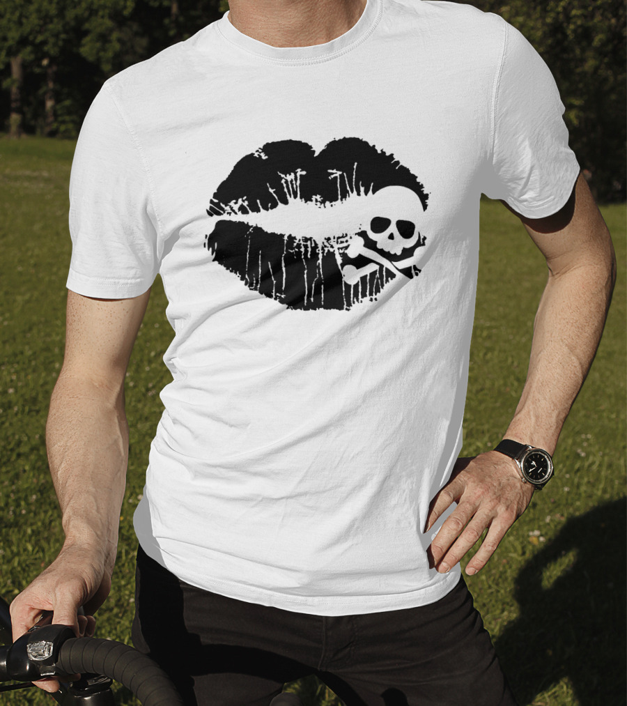 Skull Crossbones Lips Grunge T-Shirt
