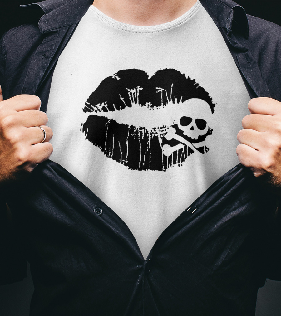 Skull Crossbones Lips Grunge T-Shirt
