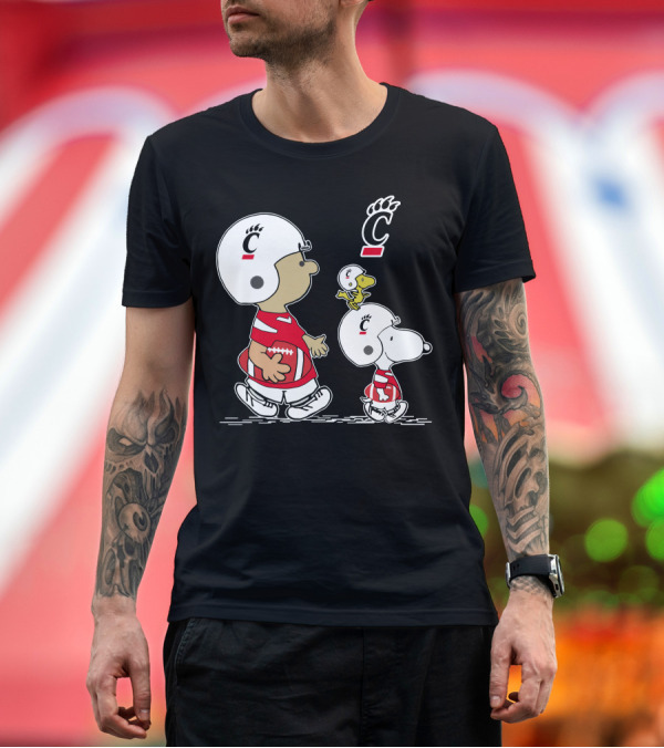Premium T-Shirt: Cincinnati Bearcats Peanuts Characters Football Helmets and Jerseys T-Shirt Cincinnati Bearcats Peanuts Characters Football Helmets and Jerseys T-Shirt
