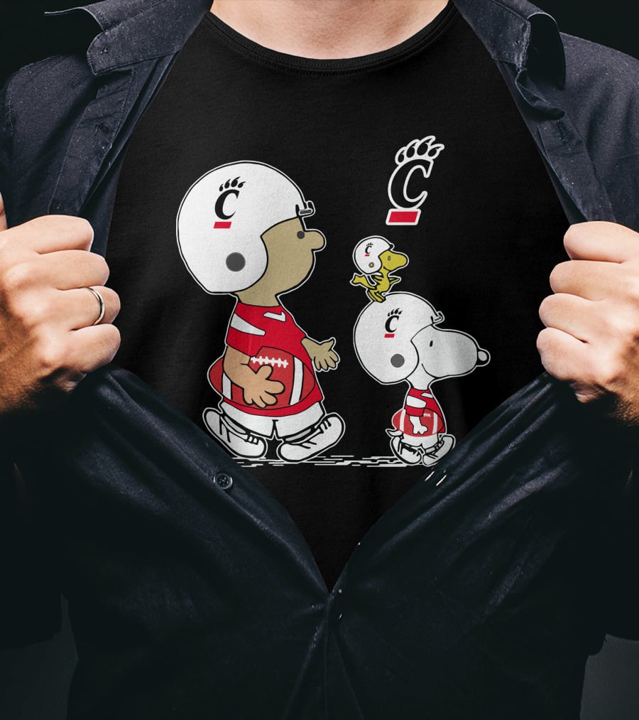 Cincinnati Bearcats Peanuts Characters Football Helmets And Jerseys T-Shirt