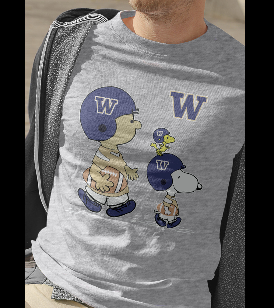 Washington Huskies Peanuts Snoopy Football Team T-Shirt