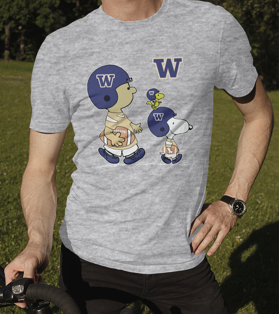 Washington Huskies Peanuts Snoopy Football Team T-Shirt