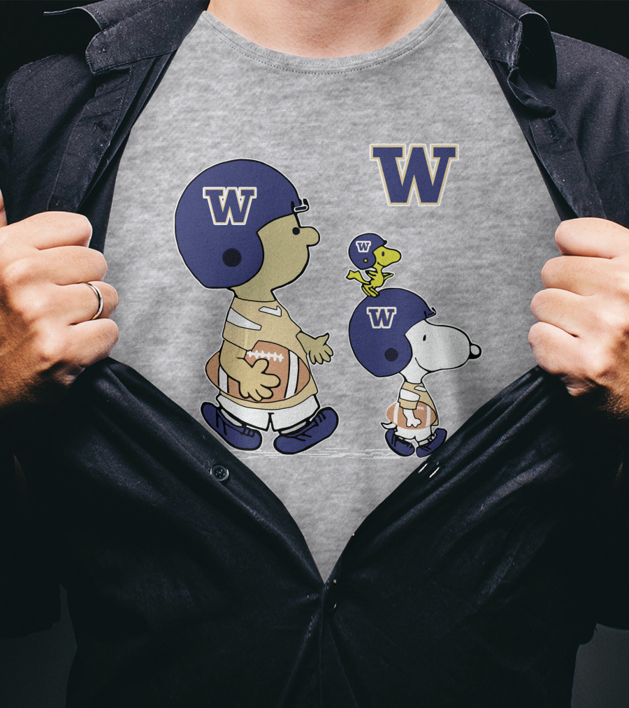 Washington Huskies Peanuts Snoopy Football Team T-Shirt
