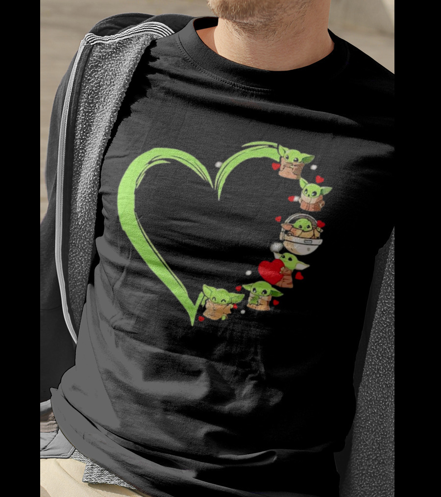 Baby Yoda Cute Heart Green Outline Mandalorian Grogu Love T-Shirt