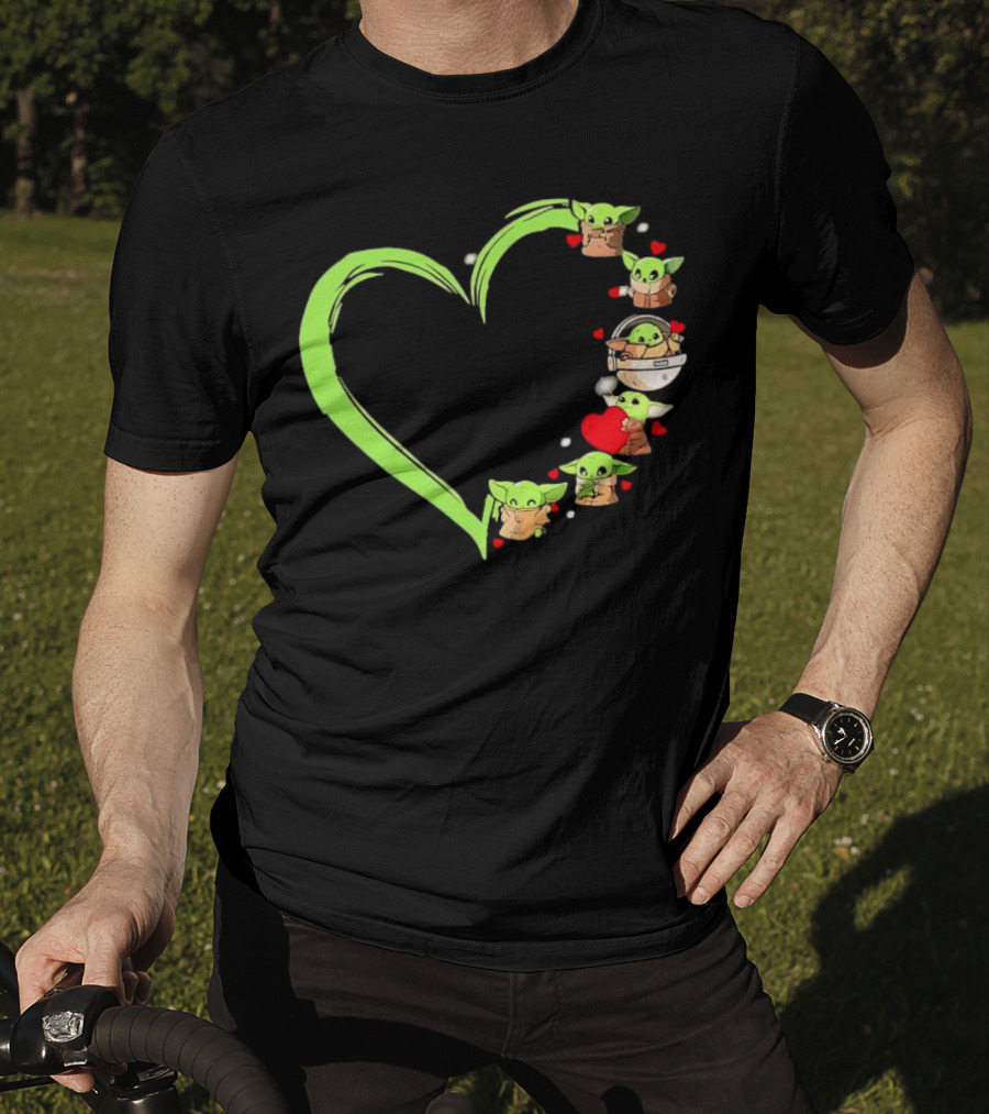 Baby Yoda Cute Heart Green Outline Mandalorian Grogu Love T-Shirt
