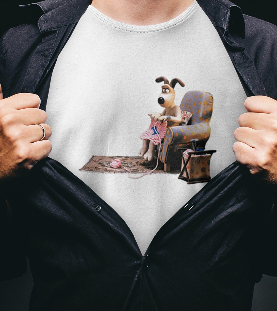 Wallace And Gromit Gromit Knitting In Armchair With Yarn Basket T-Shirt