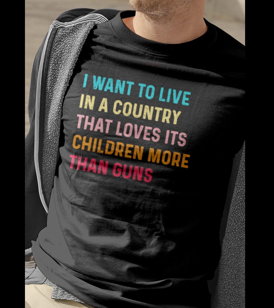 I Want To Live In A Country That Loves Its Children More Than Guns Vintage T-Shirt
