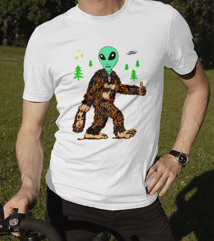 Alien Bigfoot Encounter Forest UFO Adventure T-Shirt