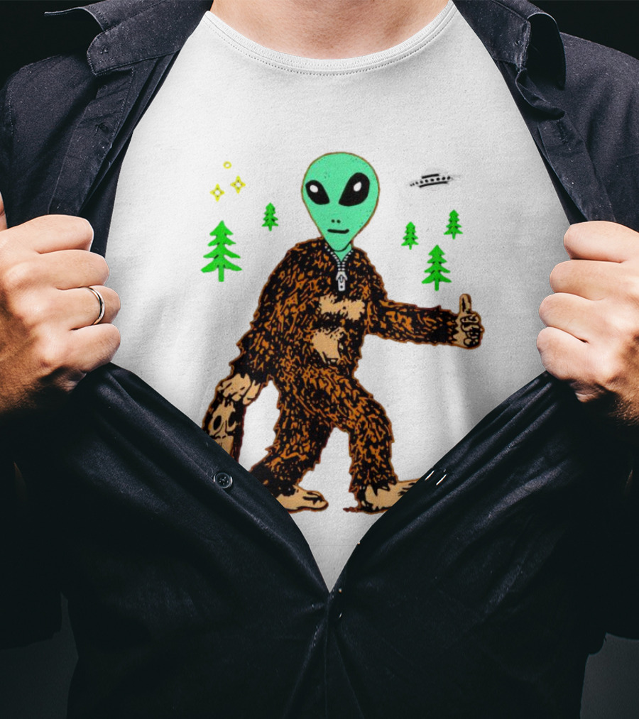 Alien Bigfoot Encounter Forest UFO Adventure T-Shirt