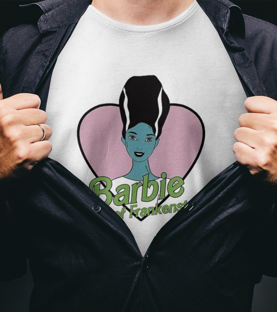Barbie Of Frankenstein With Heart Background T-Shirt