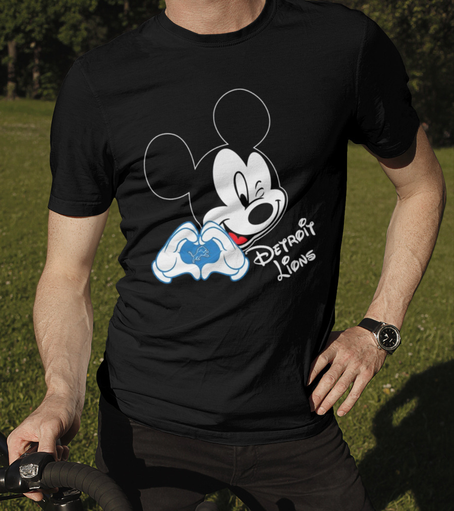 Mickey Detroit Lions Love Heart Gesture T-Shirt