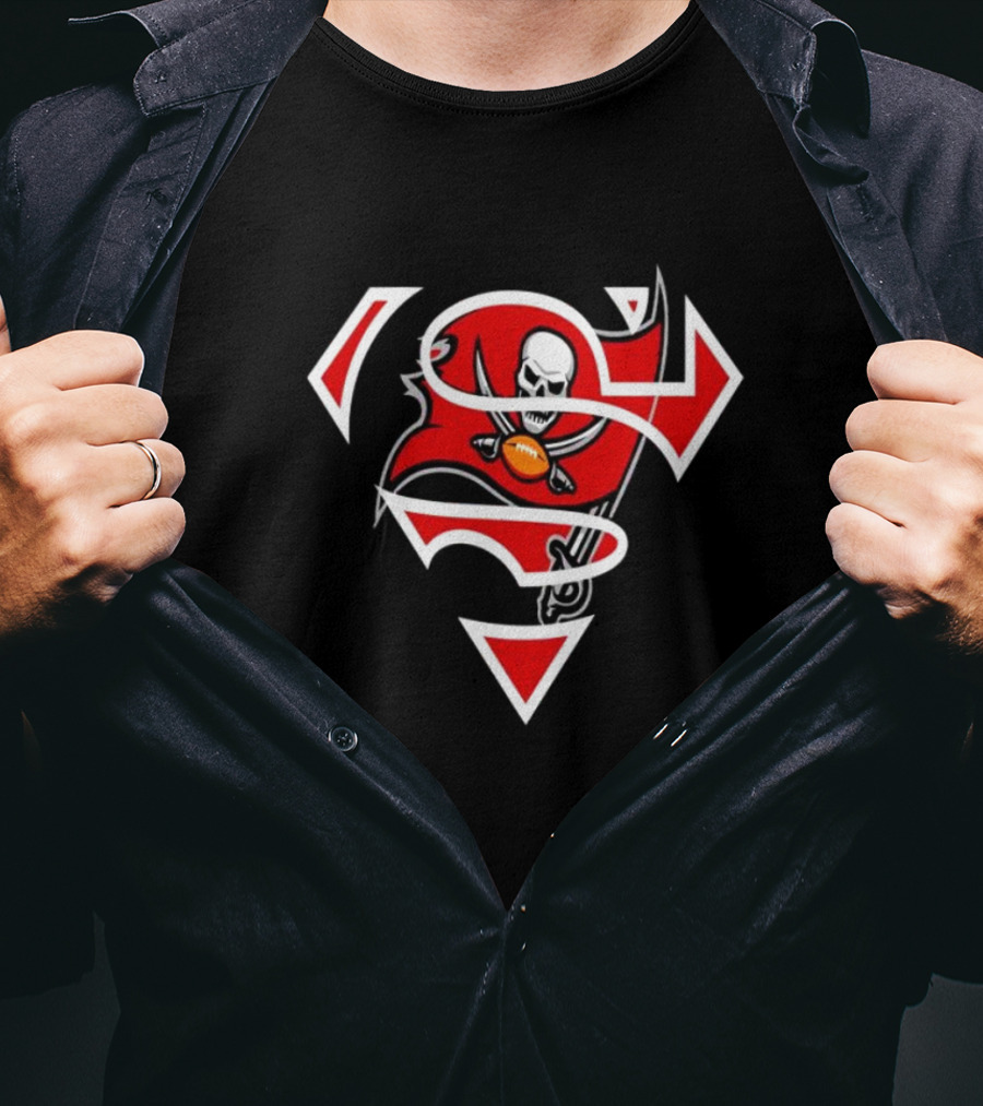 Tampa Bay Buccaneers Super Hero Skull Emblem T-Shirt