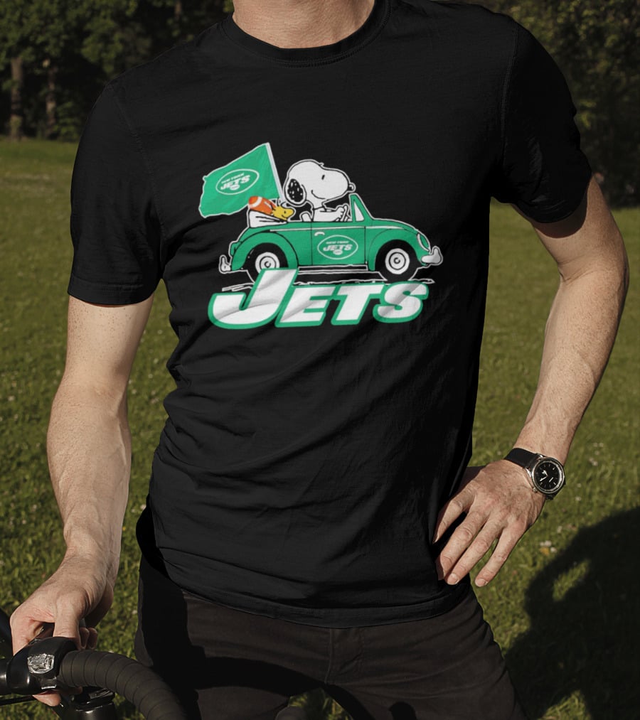 Snoopy And Woodstock Driving New York Jets Car With Flag T-Shirt