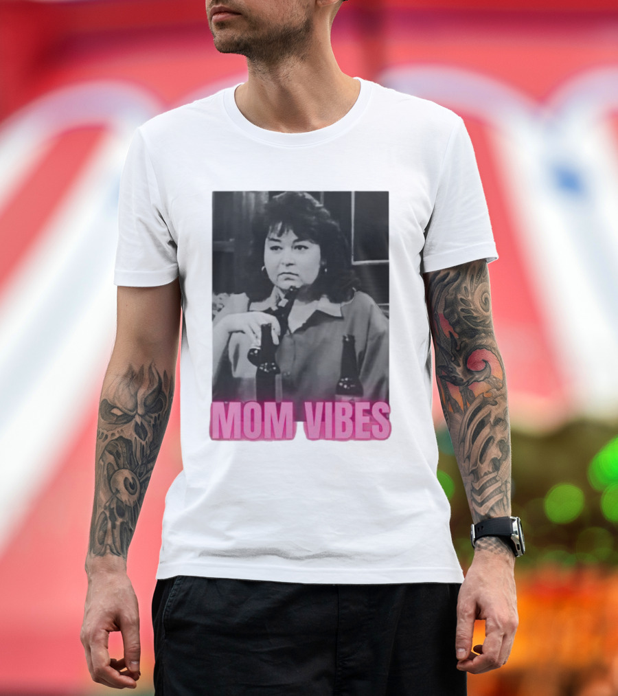 Mom Vibes Retro Style Black And White Image T-Shirt