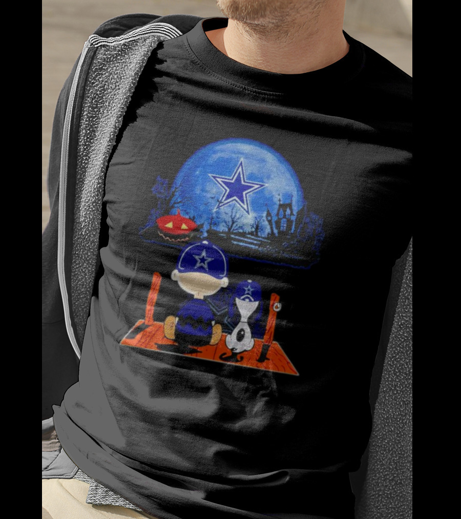 Charlie Brown And Snoopy Dallas Cowboys Halloween Under Blue Moon With Pumpkin T-Shirt