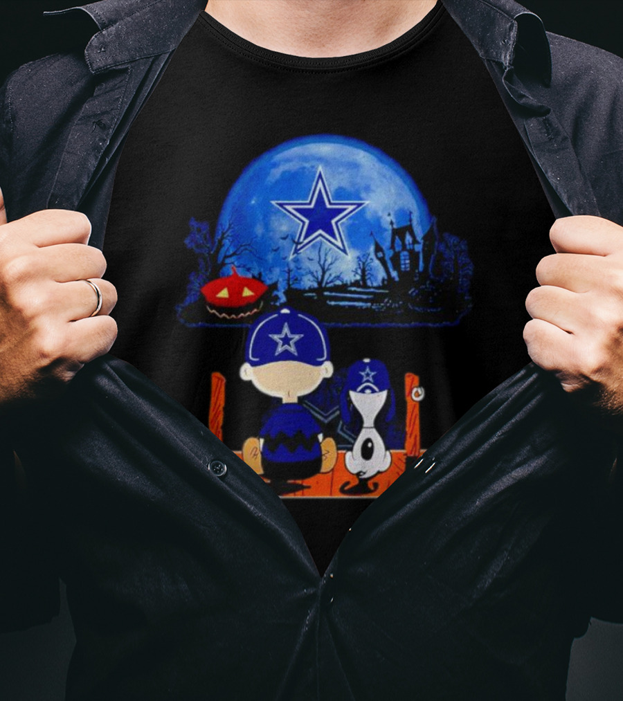Charlie Brown And Snoopy Dallas Cowboys Halloween Under Blue Moon With Pumpkin T-Shirt