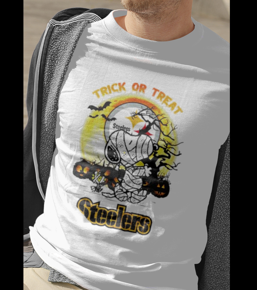 Pittsburgh Steelers Mummy Snoopy Trick Or Treat Halloween Scene T-Shirt