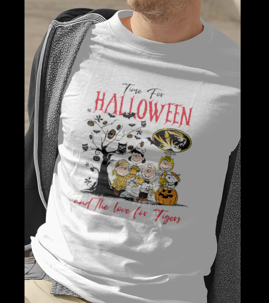 Time For Halloween And The Love For Tigers Peanuts Characters T-Shirt