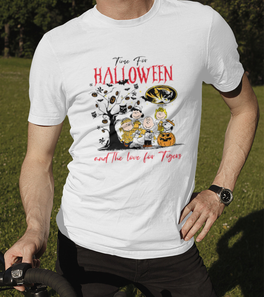 Time For Halloween And The Love For Tigers Peanuts Characters T-Shirt