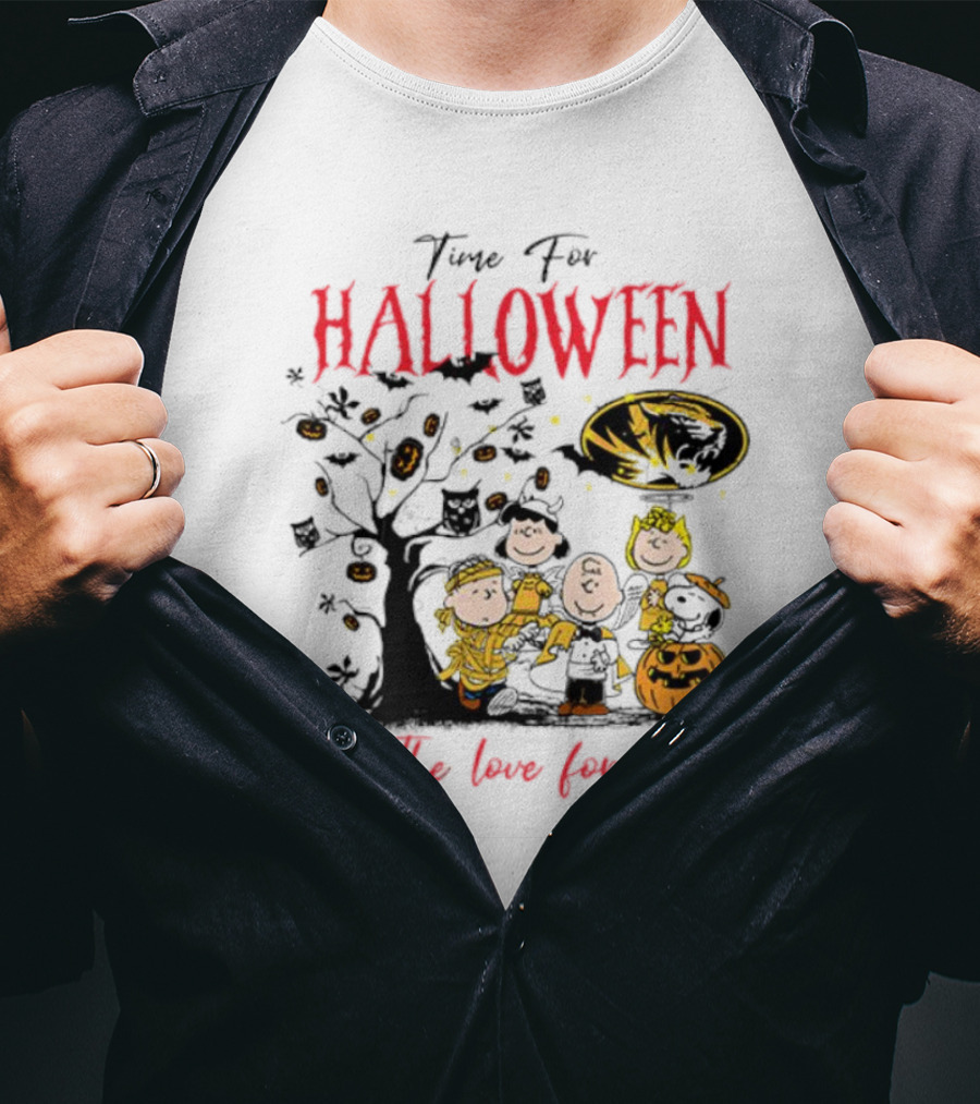 Time For Halloween And The Love For Tigers Peanuts Characters T-Shirt