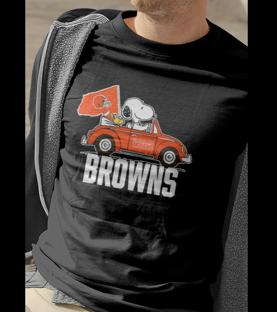 Cleveland Browns Snoopy Woodstock Driving Car With Flag T-Shirt