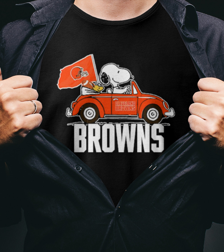 Cleveland Browns Snoopy Woodstock Driving Car With Flag T-Shirt