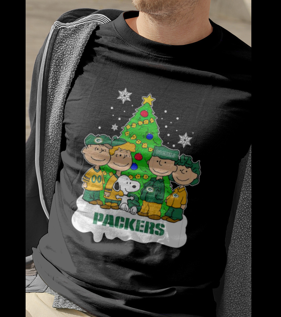 Green Bay Packers Christmas Peanuts Characters With Tree T-Shirt
