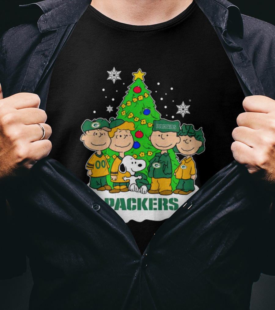 Green Bay Packers Christmas Peanuts Characters With Tree T-Shirt