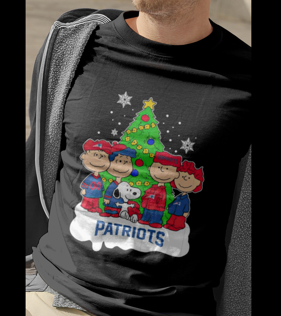 The Peanuts Characters Christmas With New England Patriots Tree And Snoopy T-Shirt