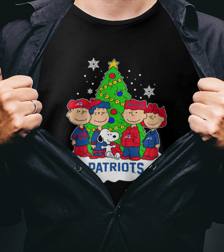 The Peanuts Characters Christmas With New England Patriots Tree And Snoopy T-Shirt