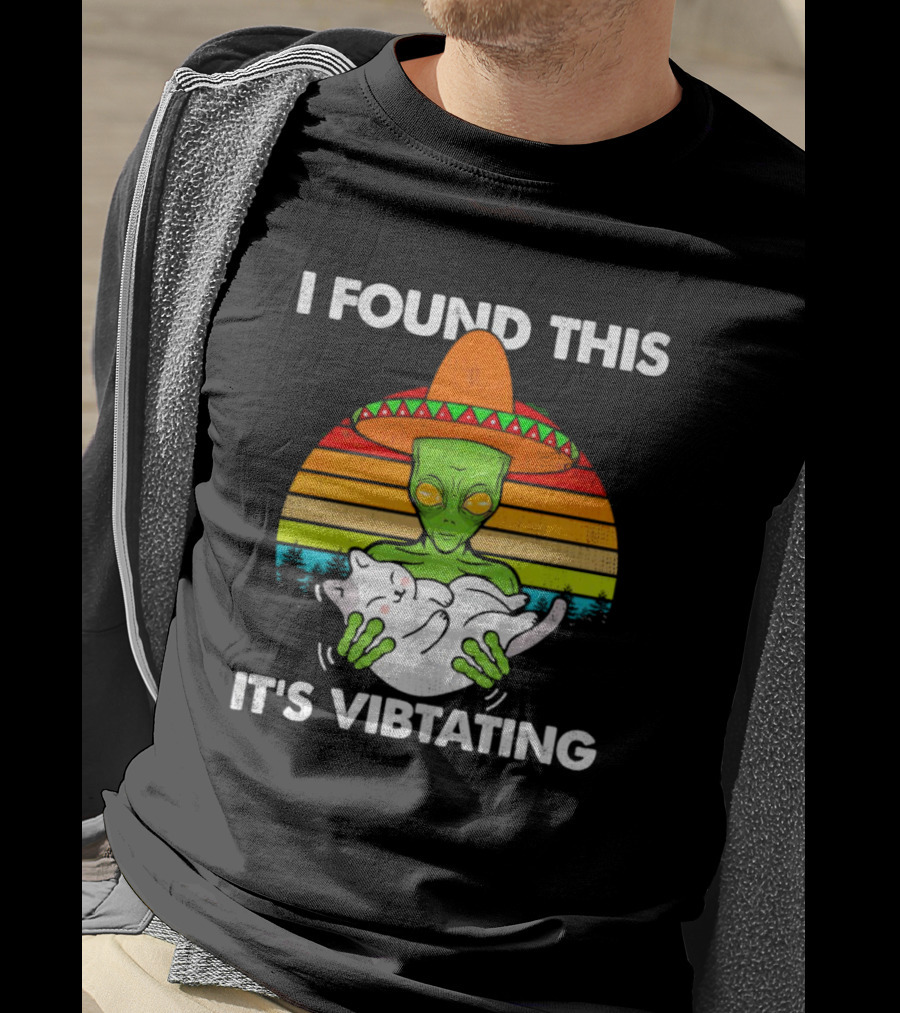 I Found This It's Vibrating Alien Cat Vintage Retro Sunset Sombrero T-Shirt