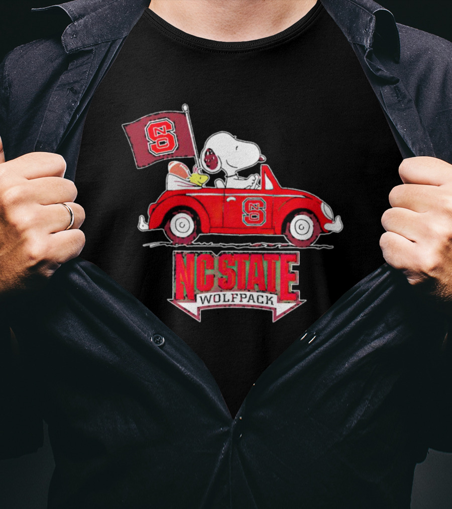 Snoopy And Woodstock Driving Car With NC State Wolfpack Flag T-Shirt