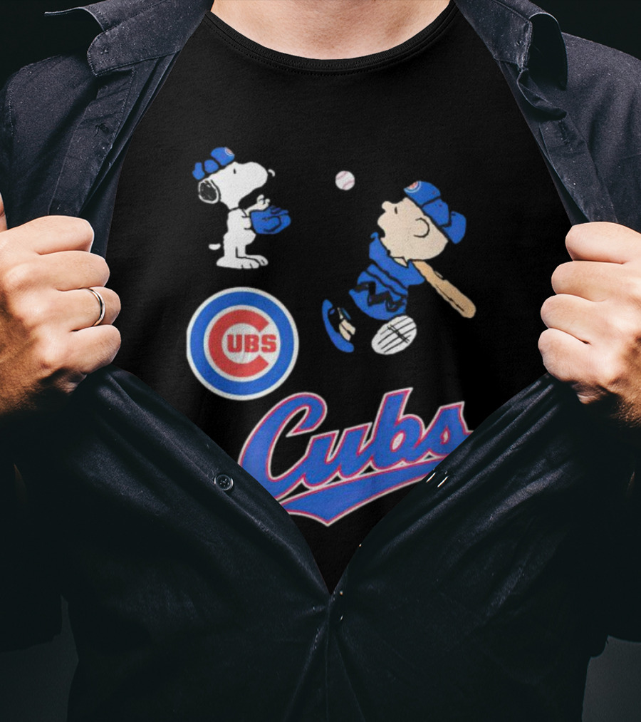 Snoopy And Charlie Brown In Chicago Cubs Baseball Uniforms T-Shirt