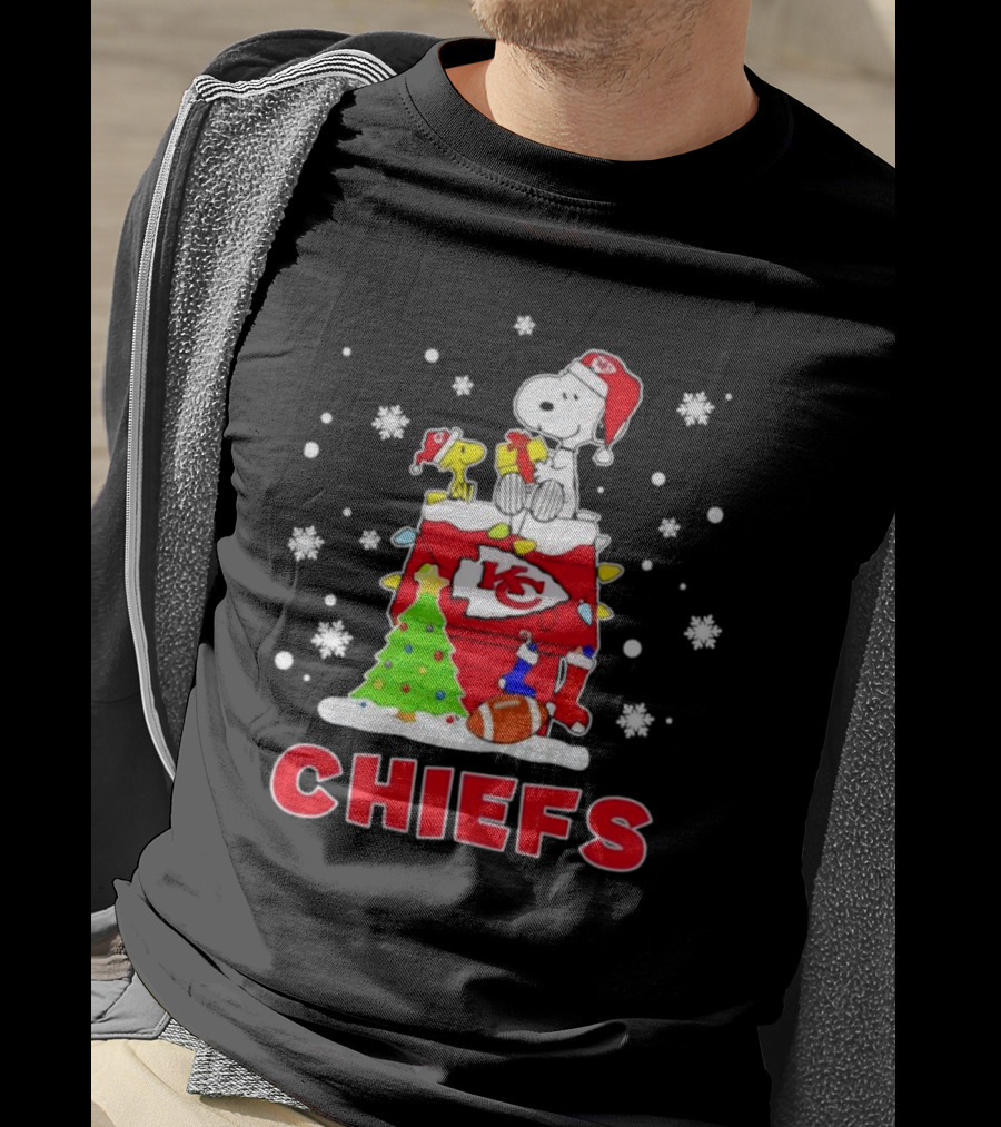 Kansas City Chiefs Christmas Snoopy Woodstock Dog House T-Shirt