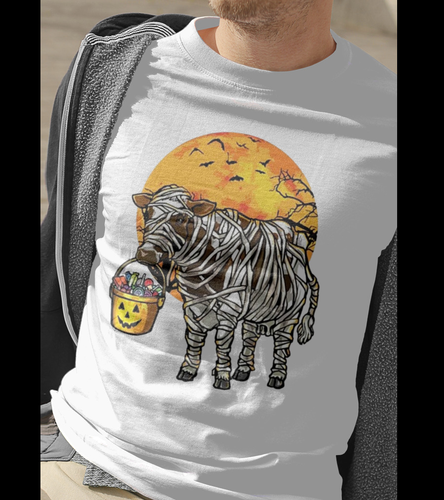 Mummified Cow Trick-or-Treating Under Full Halloween Moon T-Shirt