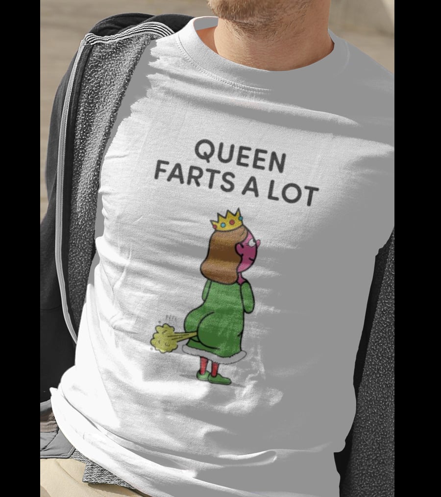 Queen Farts A Lot Christmas Queen In Green Dress With Crown T-Shirt