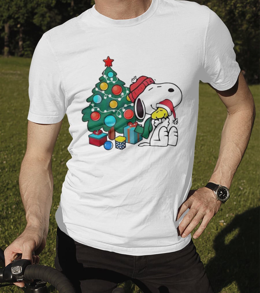 Snoopy Woodstock Christmas Tree Hug Gifts T-Shirt
