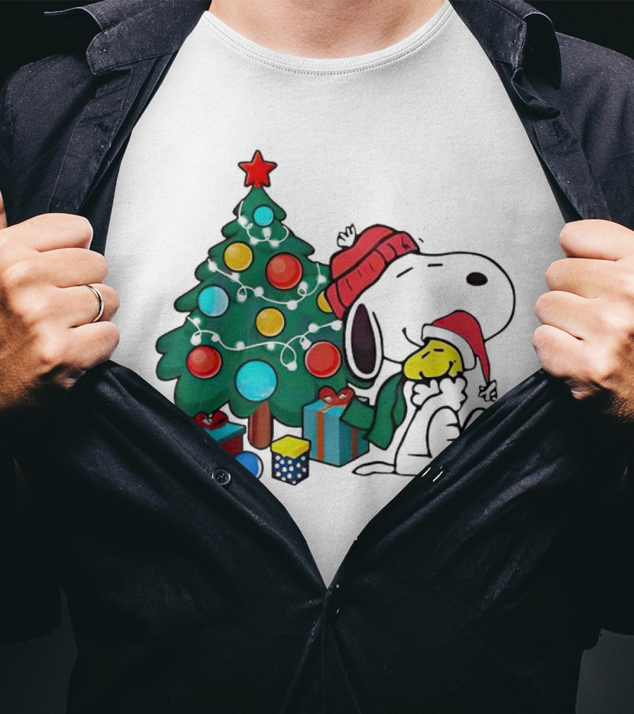 Snoopy Woodstock Christmas Tree Hug Gifts T-Shirt