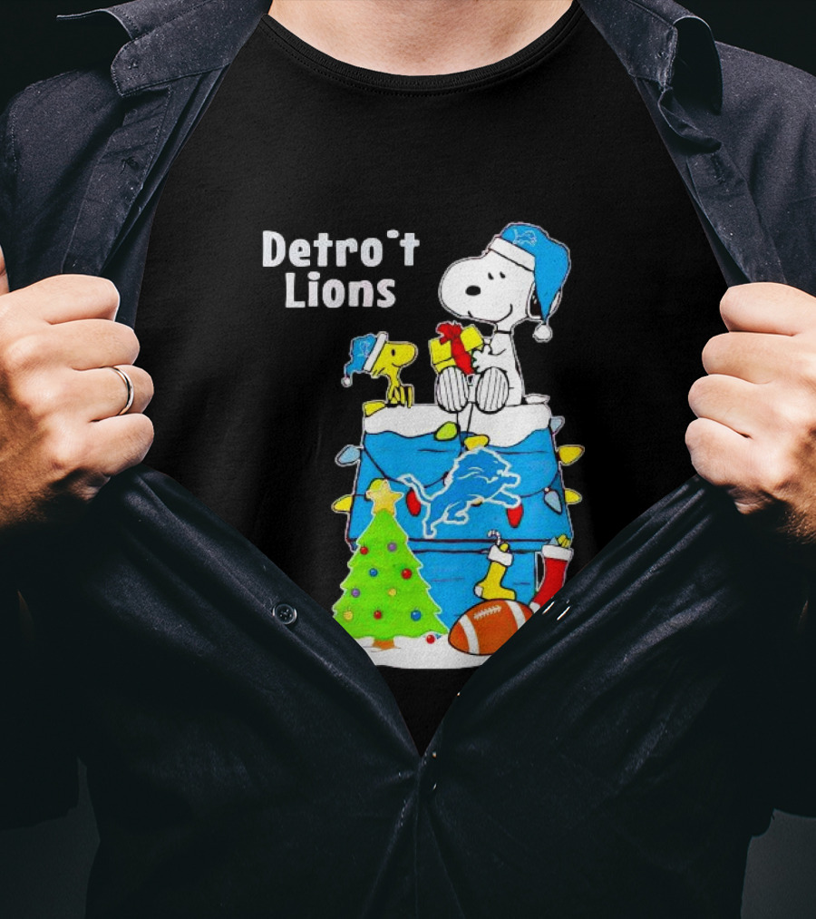 Snoopy And Woodstock Detroit Lions Christmas Igloo With Football And Tree T-Shirt