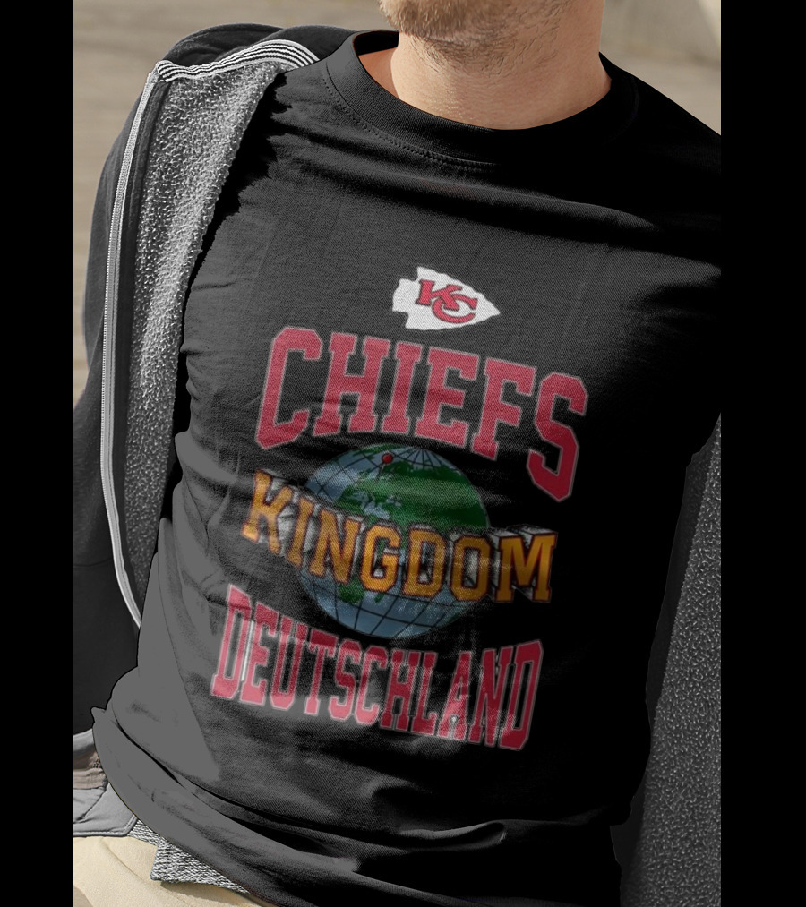 Chiefs Kingdom Deutschland With Kansas City Arrowhead Logo And Globe T-Shirt